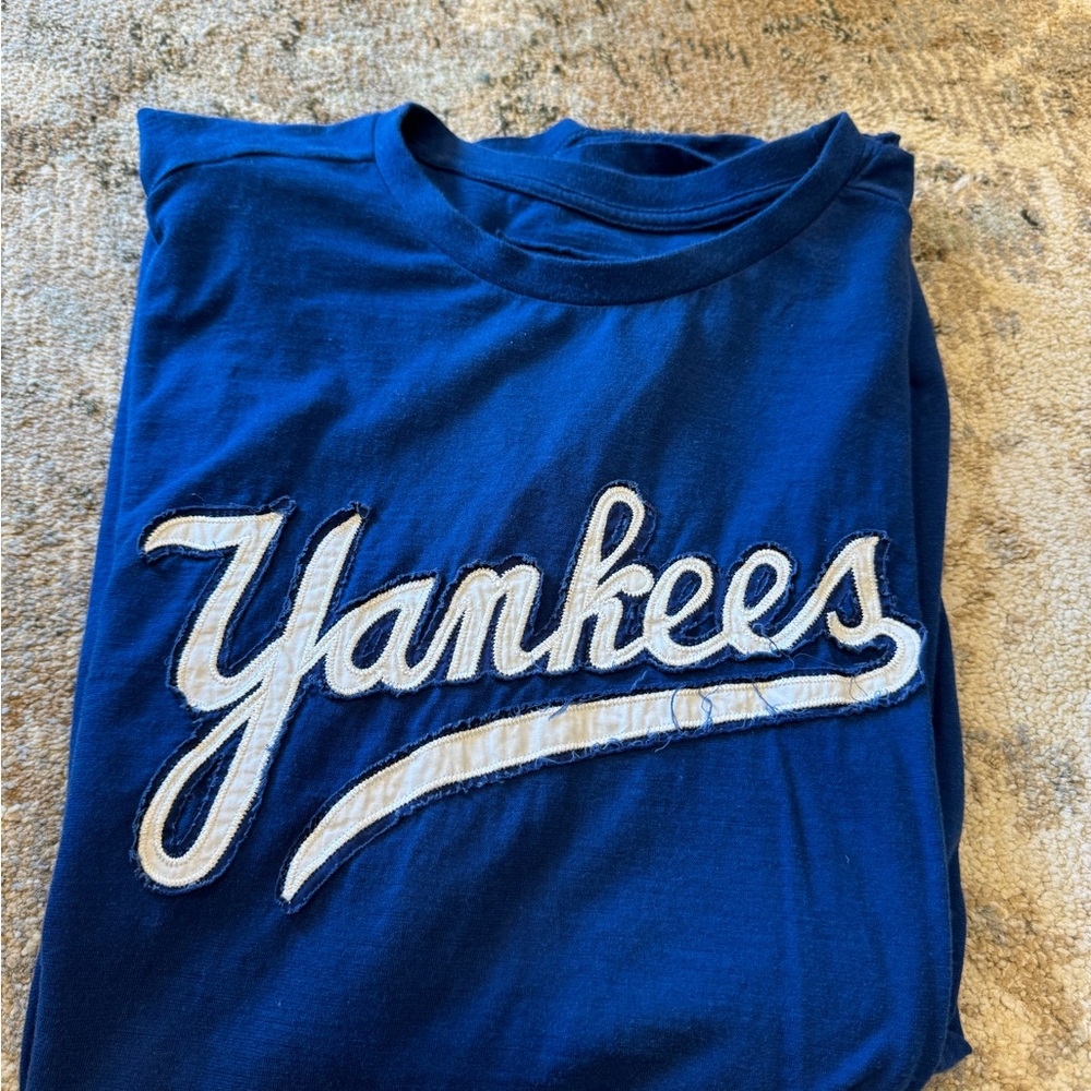 New York Yankees Embroidered Logo T-Shirt